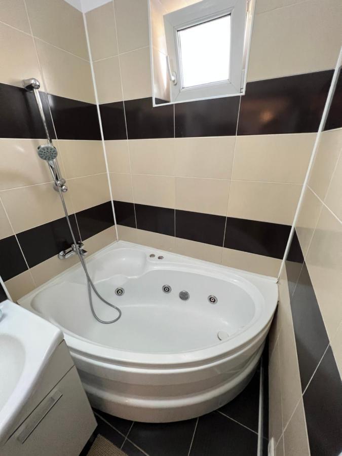 Nordic Sunny Apartment Suceava Exterior foto